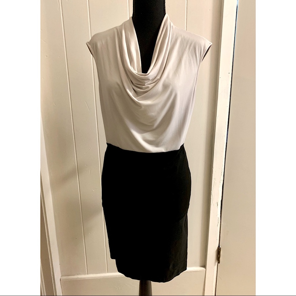 Jones Studio Off-white and Black Color Block Top Size Medium